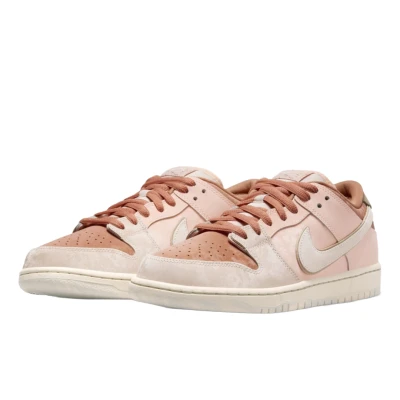 Nike SB Dunk Low Trocadéro Gardens2.jpg