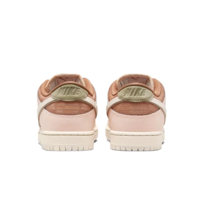 Nike SB Dunk Low Trocadéro Gardens3.jpg