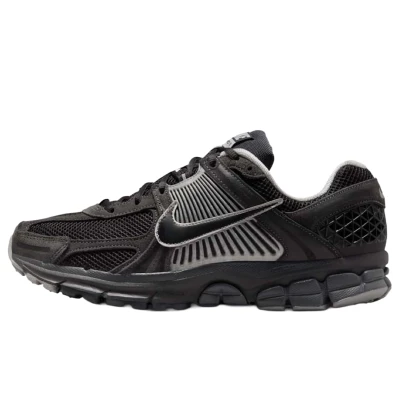 Nike Zoom Vomero 5 Black Chrome (W).jpg
