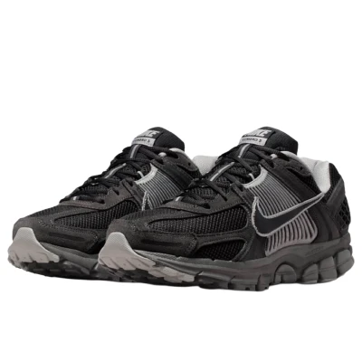 Nike Zoom Vomero 5 Black Chrome (W)2.jpg