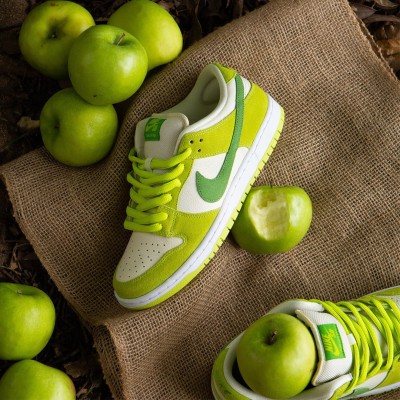 Nike SB Dunk Low Green Apple 2.jpg