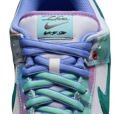 Nike SB Dunk Low x Futura Laboratories 3.jpg