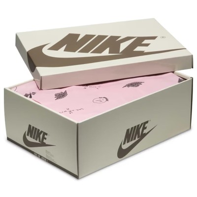 Jordan 1 Low OG x Travis Scott Canary 4.jpg